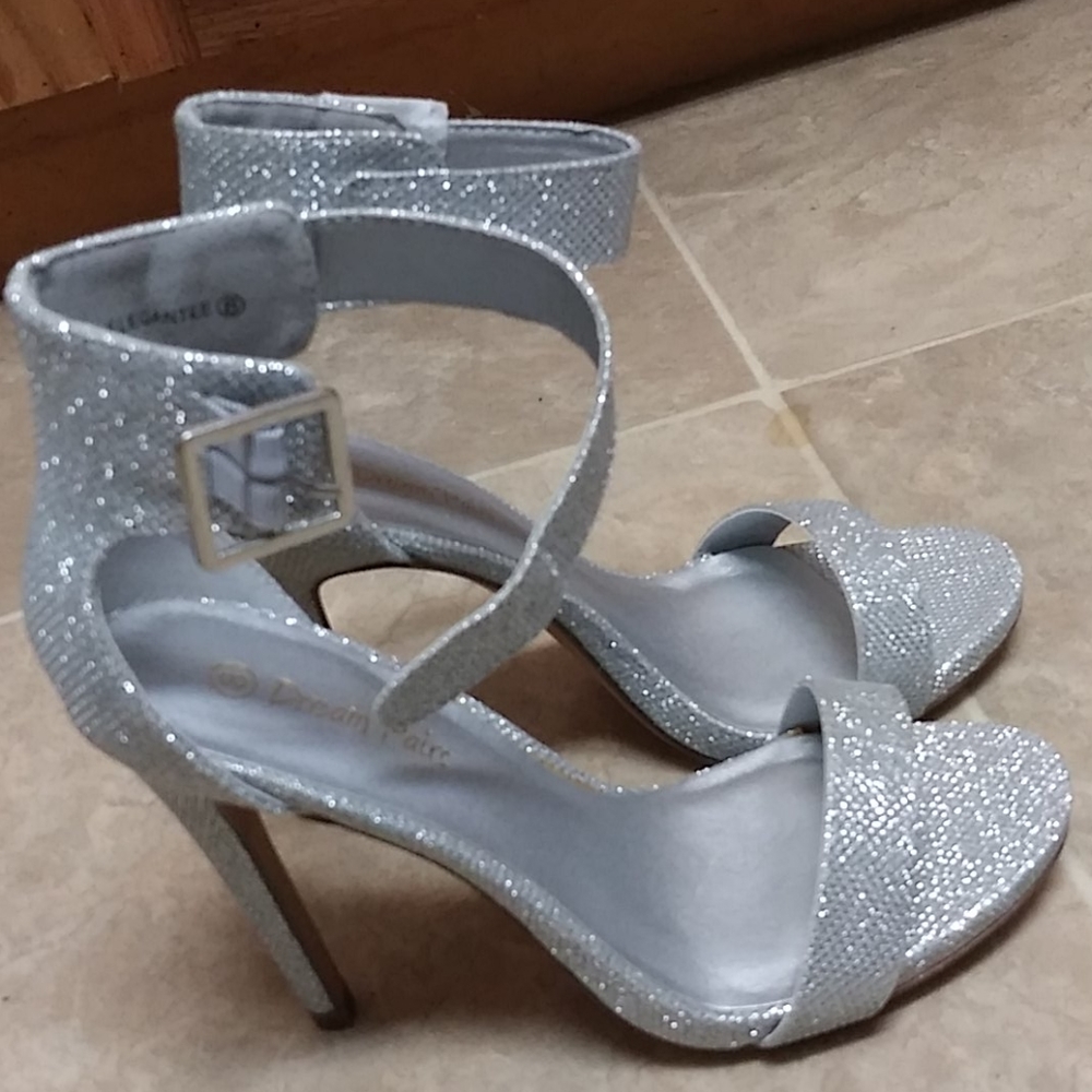 Shoes - Picture 2 of 3